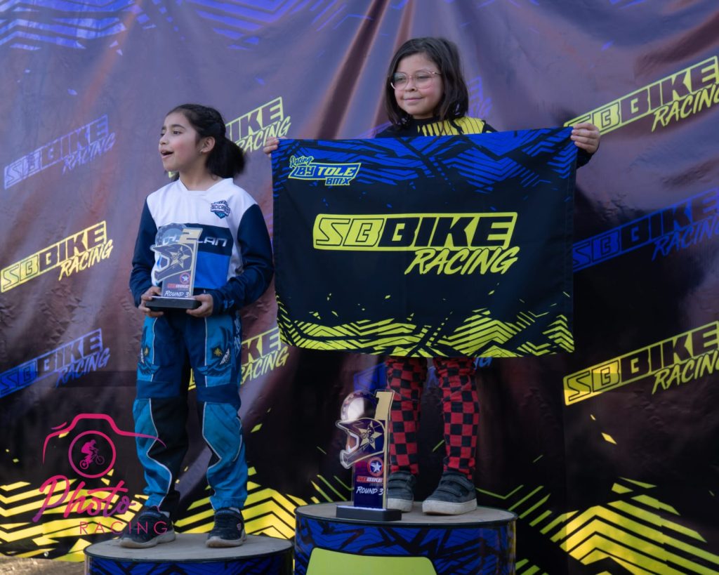 Conoce a los hermanos Alonso y Aranza: los maipucinos de Villa El Abrazo que brillan en el BMX 1 hermanos maipucinos bmx