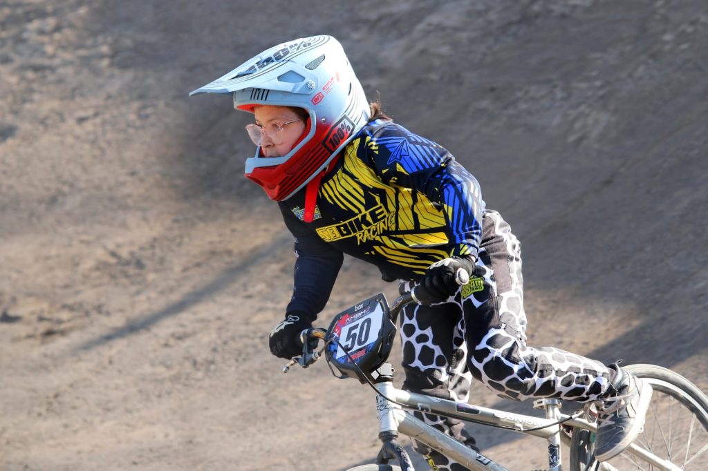 Conoce a los hermanos Alonso y Aranza: los maipucinos de Villa El Abrazo que brillan en el BMX 5 hermanos maipucinos bmx