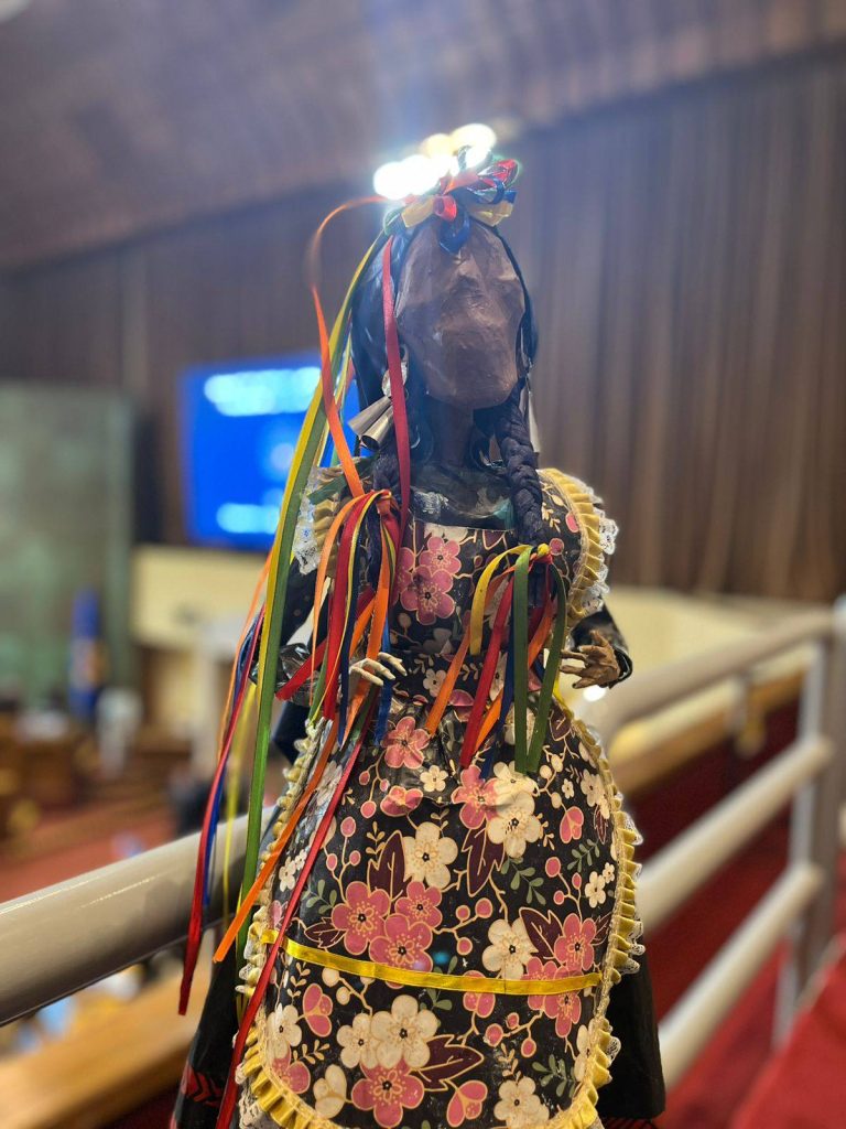La cartonería mexicana llegó al Congreso de Chile: un hito cultural binacional de la mano de una maipucina 2 pieza de cartoneria