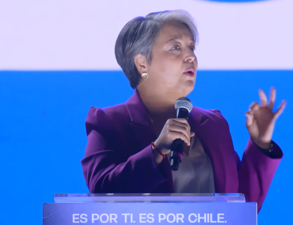Jeannette Jara reúne a más de 15 mil personas en Maipú y promete: “En mi gobierno, cada familia chilena llegará tranquila a fin de mes” 4 Jeannette Jara en la Plaza de Maipú