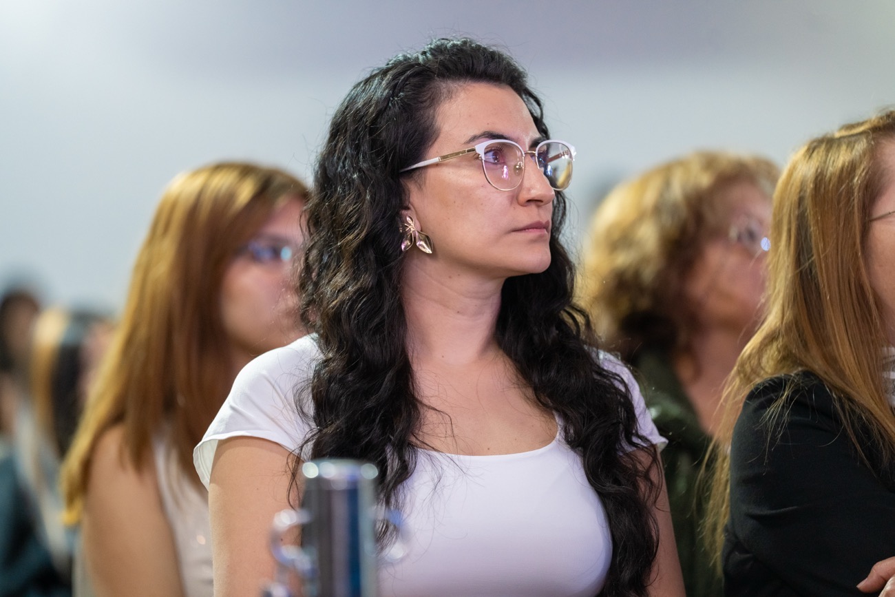 Desde Maipú, Ministra Orellana encabeza conmemoración del Día contra la Violencia hacia la Mujer y destaca avances de la "Ley Integral" 12 DSC07572