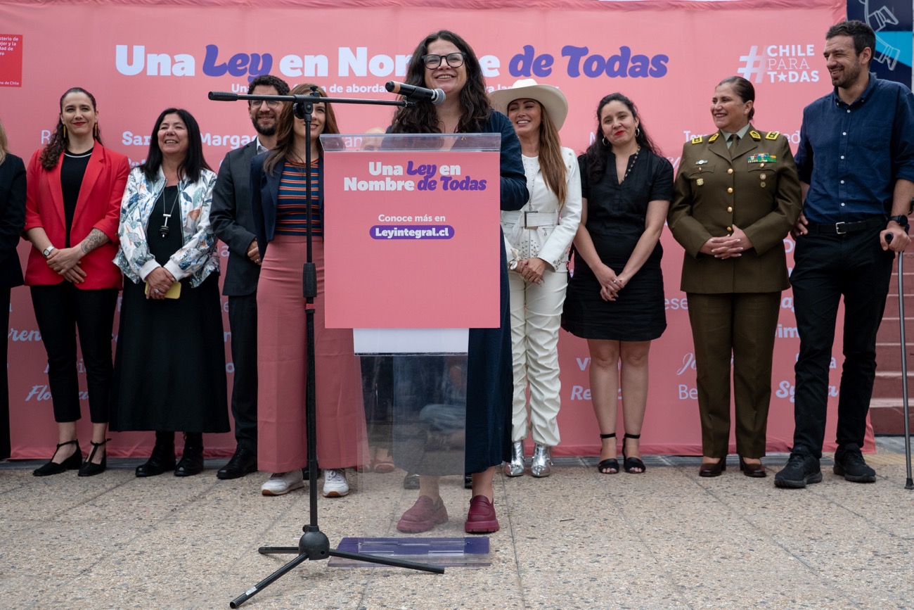 Desde Maipú, Ministra Orellana encabeza conmemoración del Día contra la Violencia hacia la Mujer y destaca avances de la "Ley Integral" 3 Dia internacional contra la violencia hacia las mujeres30