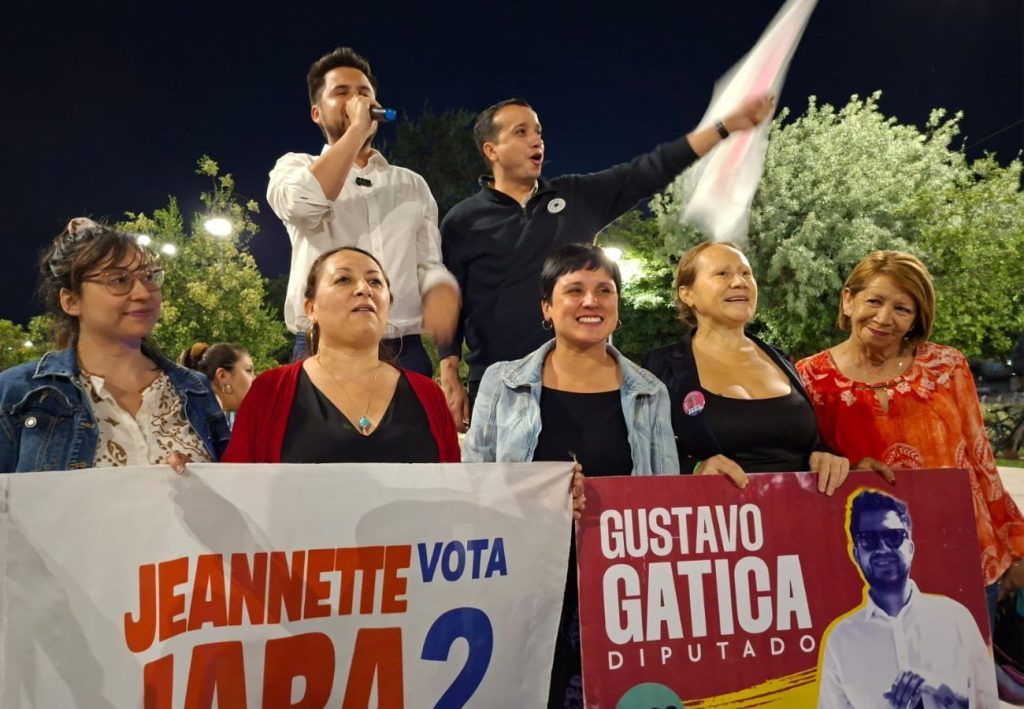 Con más de 35 mil votos de Maipú: Gustavo Gatica obtiene tercera mayoría nacional y se convierte en diputado por el Distrito 8 3 Gustavo Gatica celebrando su triunfo como tercera mayoría nacional.