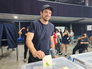 Alcalde Tomás Vodanovic vota en Maipú