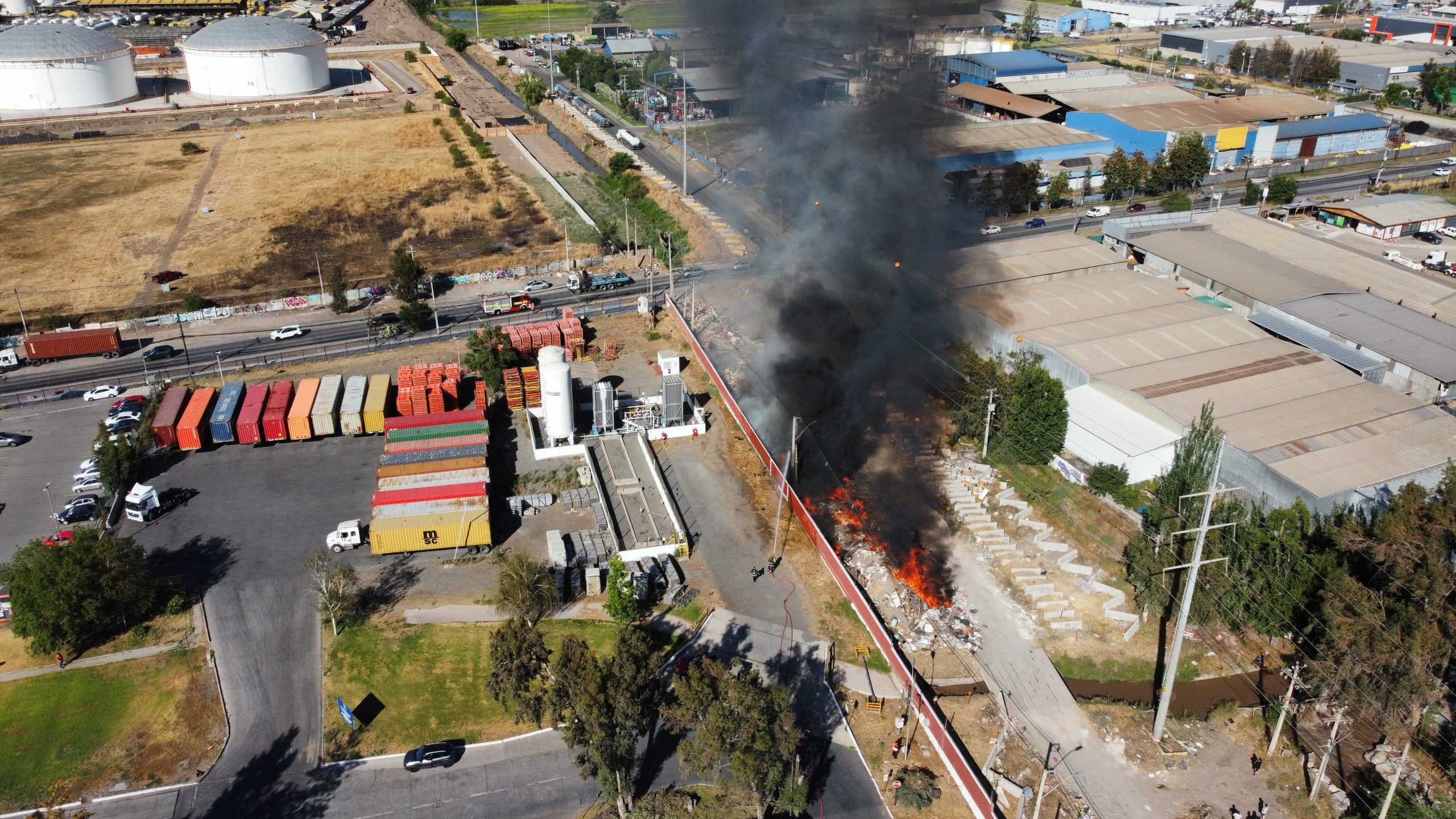 Se registra segundo incendio en acopio ilegal de basura en zona industrial de Maipú en una semana