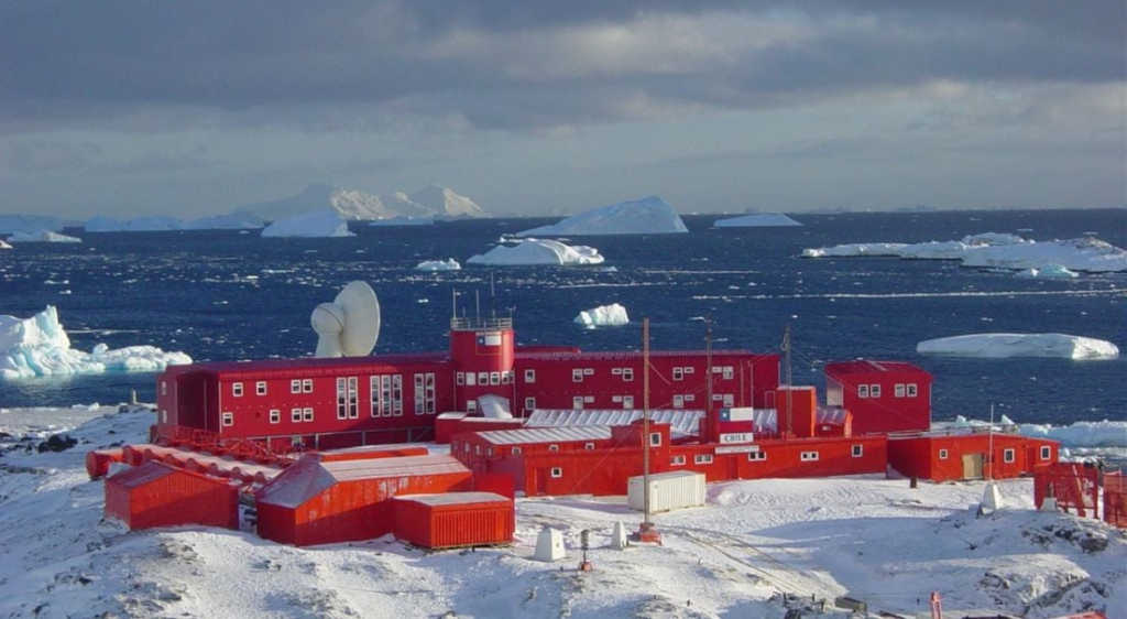 base "Abrazo de Maipú" en la antártica