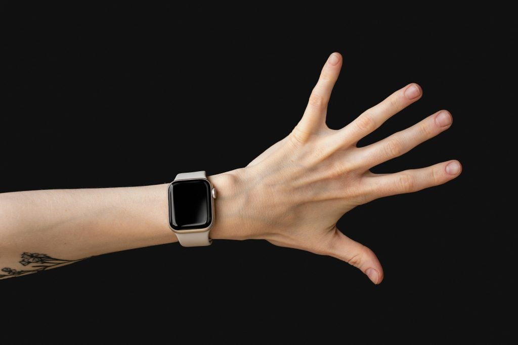 Descubre cómo las estrategias comerciales reales, el valor funcional y la transparencia de marca pueden guiarte hacia una compra inteligente en el mundo de los wearables 1 wearables
