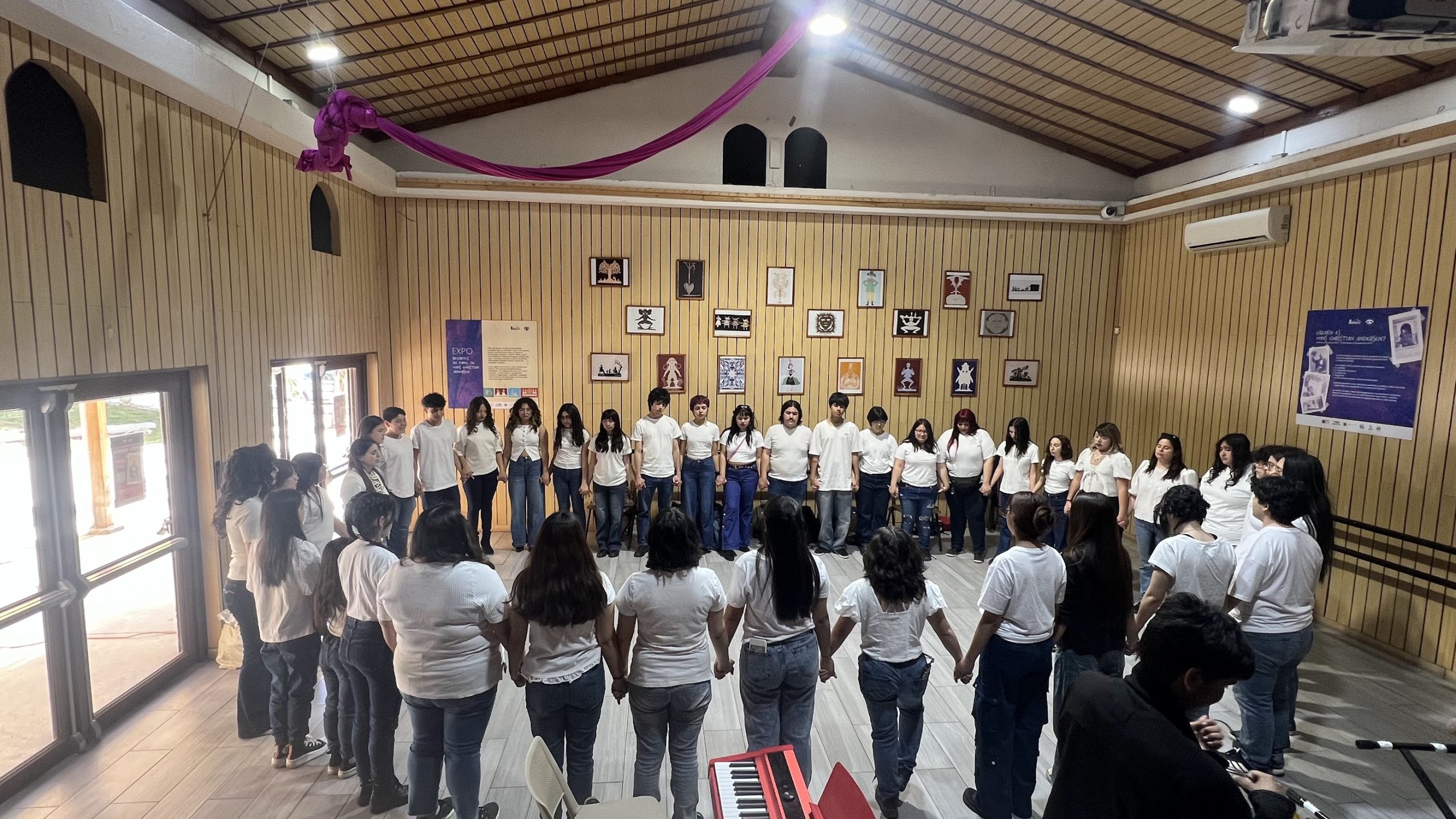 Tertulia musical “Voces para compartir” celebra el arte y el canto como herramientas de bienestar para las personas