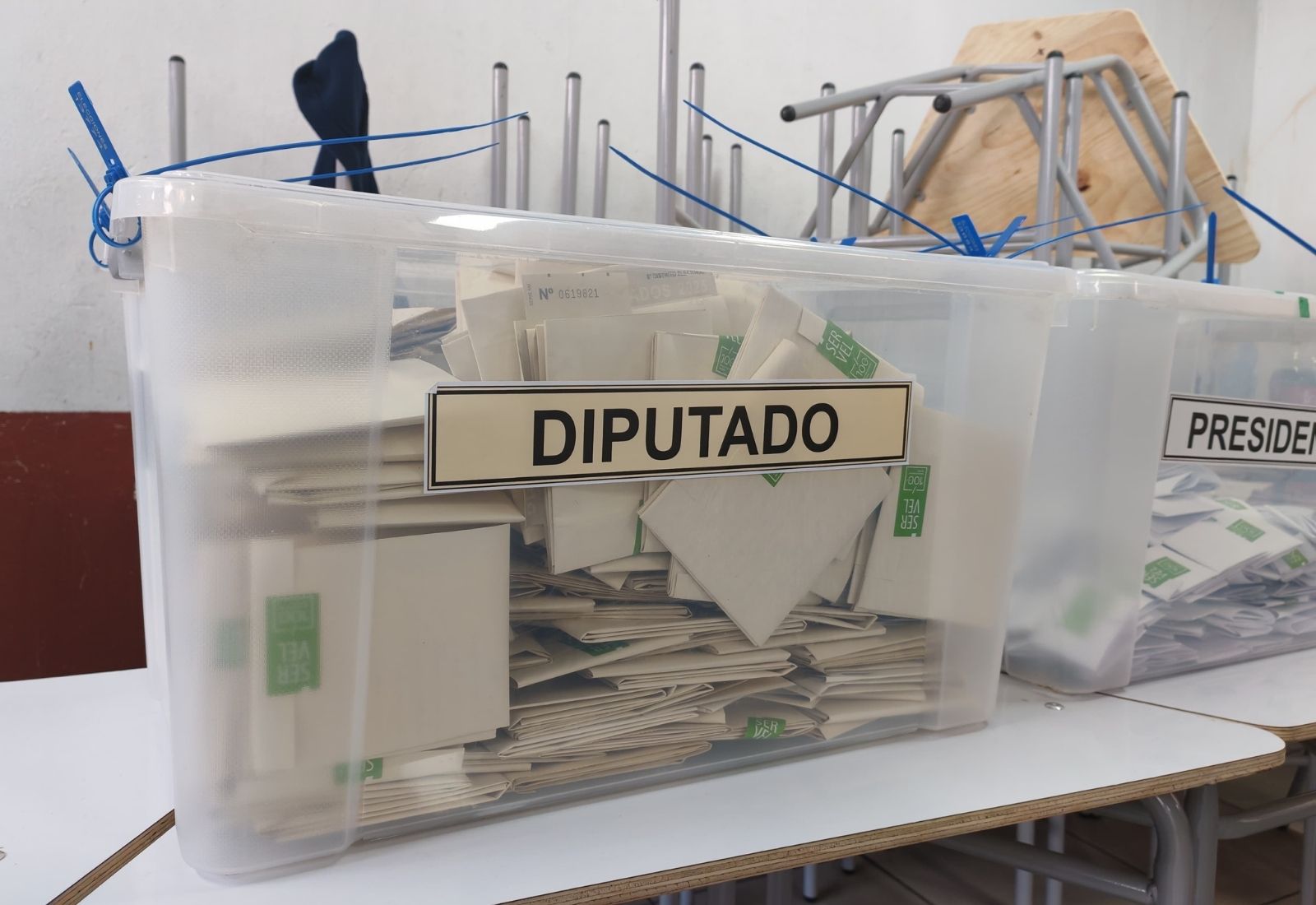 Reportan urnas de diputados llenas en varios locales de Maipú: ¿qué se hace en esos casos? 3 Reportan urnas de diputados llenas en varios locales de Maipú: ¿qué se hace en esos casos?