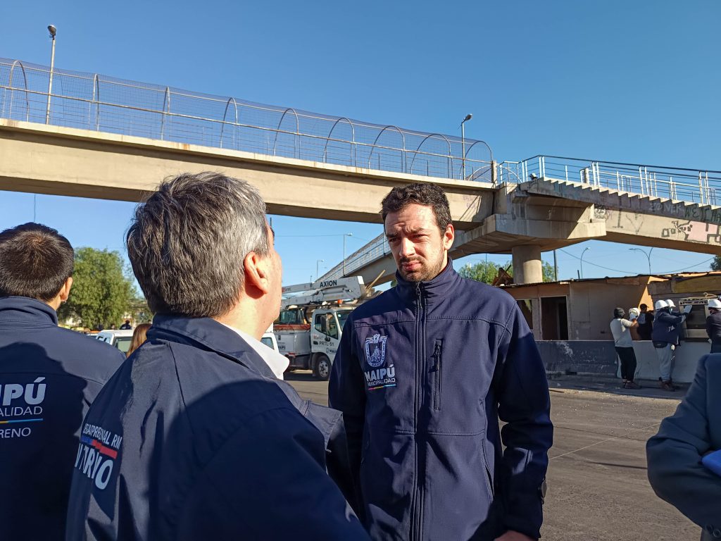 El "Modelo Vodanovic": Cómo Maipú logró desalojar campamentos sin violencia 1 Tomás Vodanovic en el desalojo del Campamento El Trébol