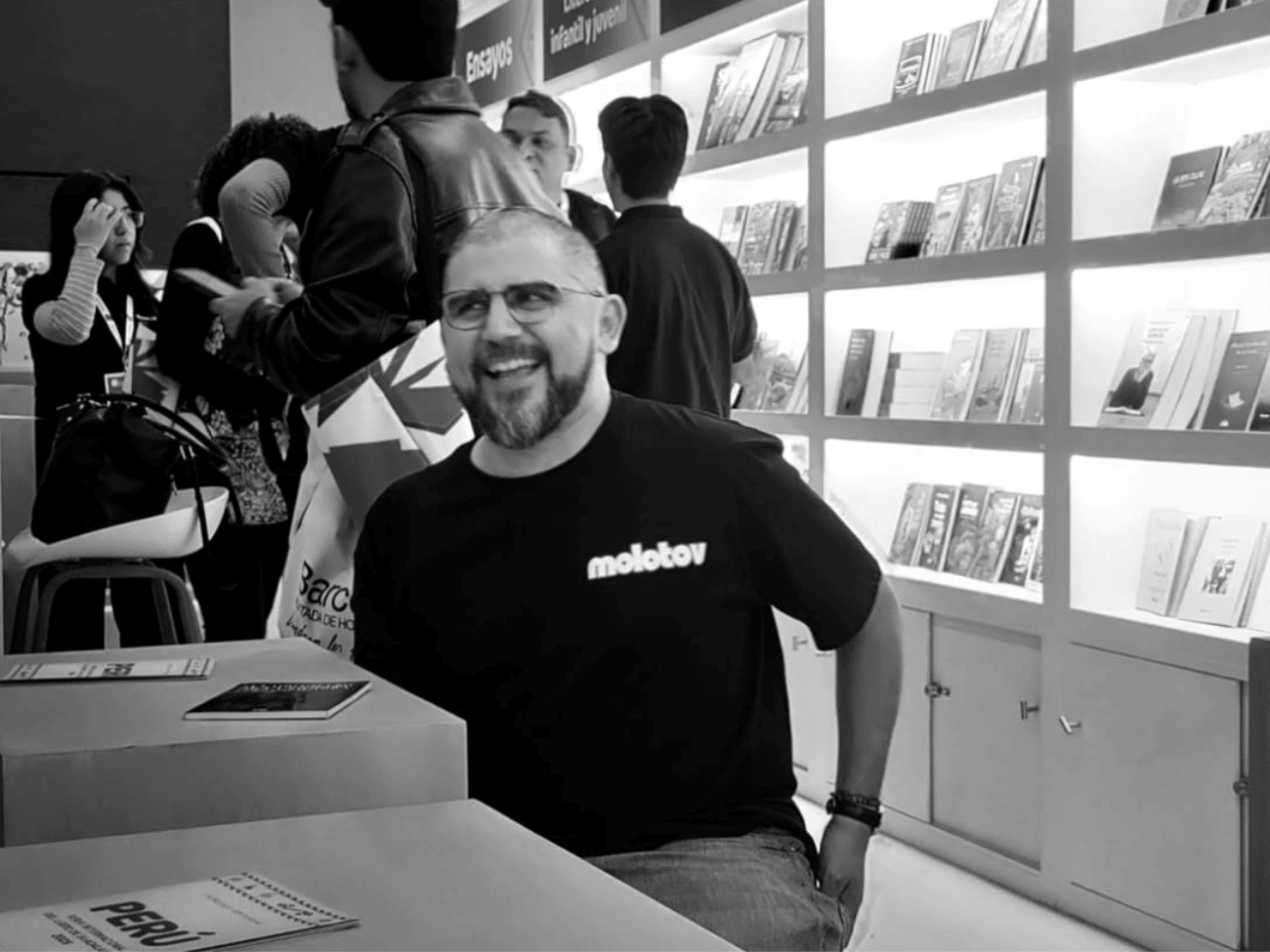 Escritor maipucino José Baroja presentó “El lado oscuro de la sombra y otros ladridos” en la Feria Internacional del Libro de Guadalajara 7 Escritor maipucino José Baroja presentó “El lado oscuro de la sombra y otros ladridos” en la Feria Internacional del Libro de Guadalajara