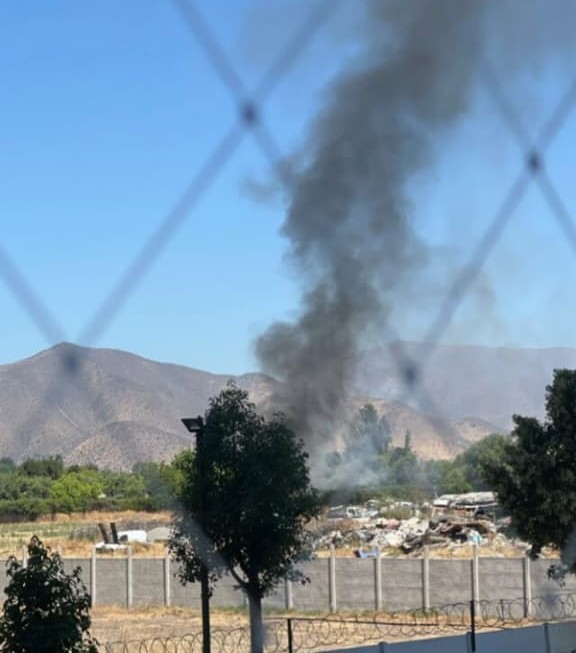 Incendio en zona de pastizales en Maipú
