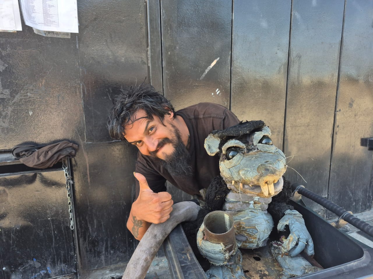 Del susto a la sonrisa: César Fuentes, el hombre detrás del "Guarén" de la Plaza Maipú 7 Del susto a la sonrisa: César Fuentes, el hombre detrás del «Guarén» de la Plaza Maipú