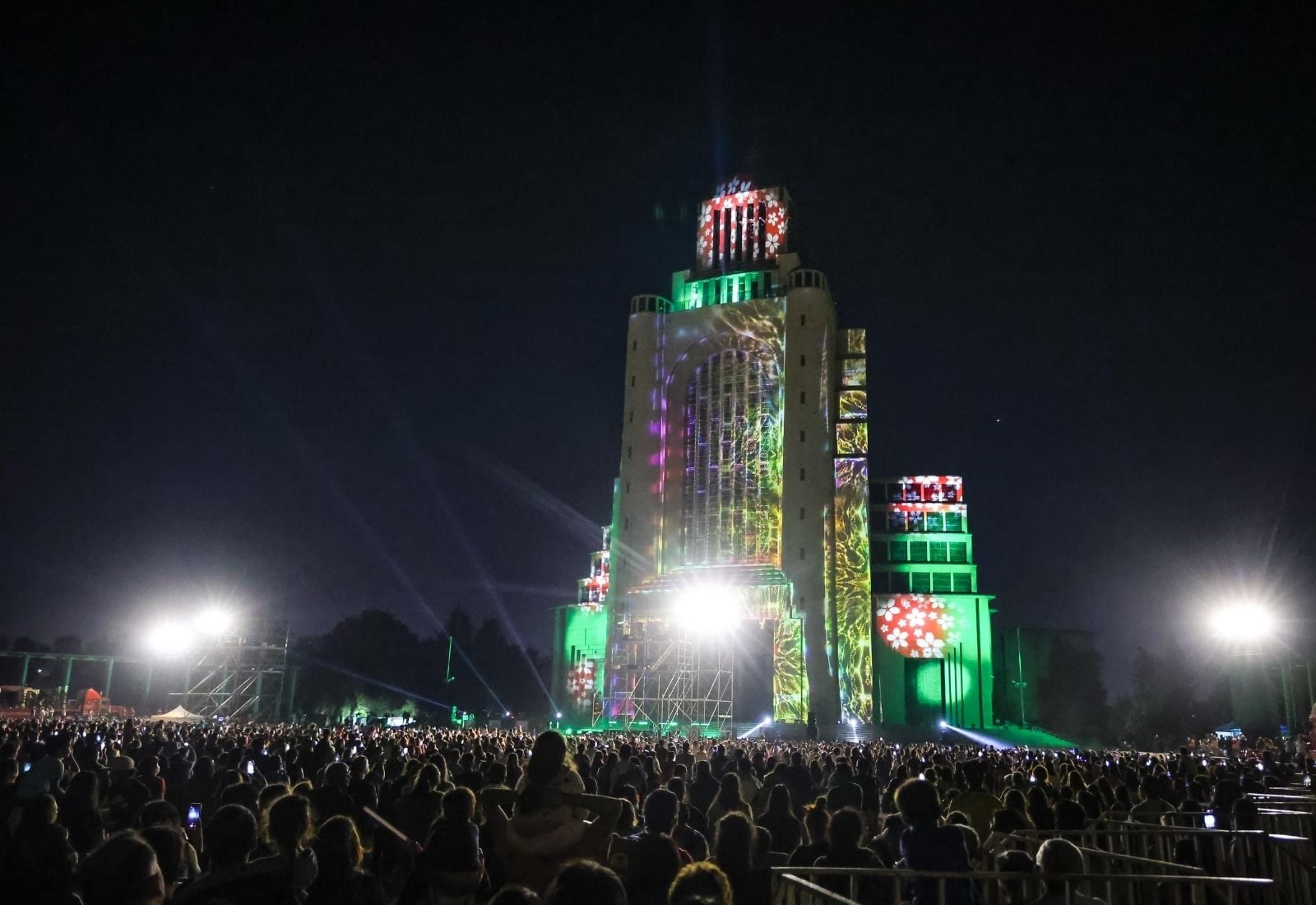 Caravana Navideña Coca-Cola y show de luces en el Templo Votivo: revisa todos los detalles del evento gratuito de este jueves