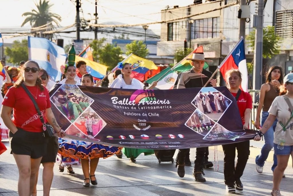 Maipú celebró con un masivo y colorido pasacalle el inicio de una nueva versión del Festival Folklórico José Luis Hernández 5 pasacalle festival folklorico