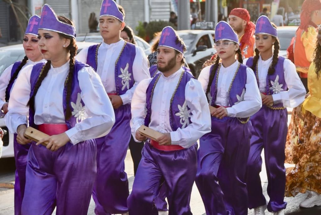 Maipú celebró con un masivo y colorido pasacalle el inicio de una nueva versión del Festival Folklórico José Luis Hernández 6 pasacalle festival folklorico