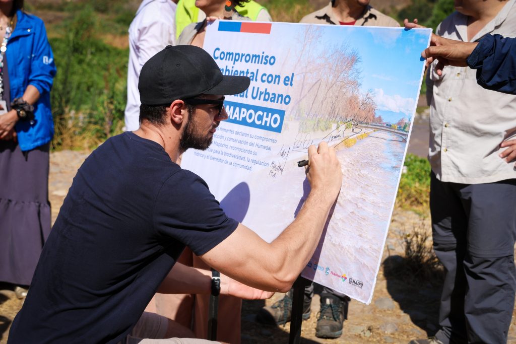 647 hectáreas: En Maipú autoridades celebraron declaración de Río Mapocho como Humedal Urbano y firmaron compromiso ambiental 4 Imagen Municipalidad de Maipu 8 1