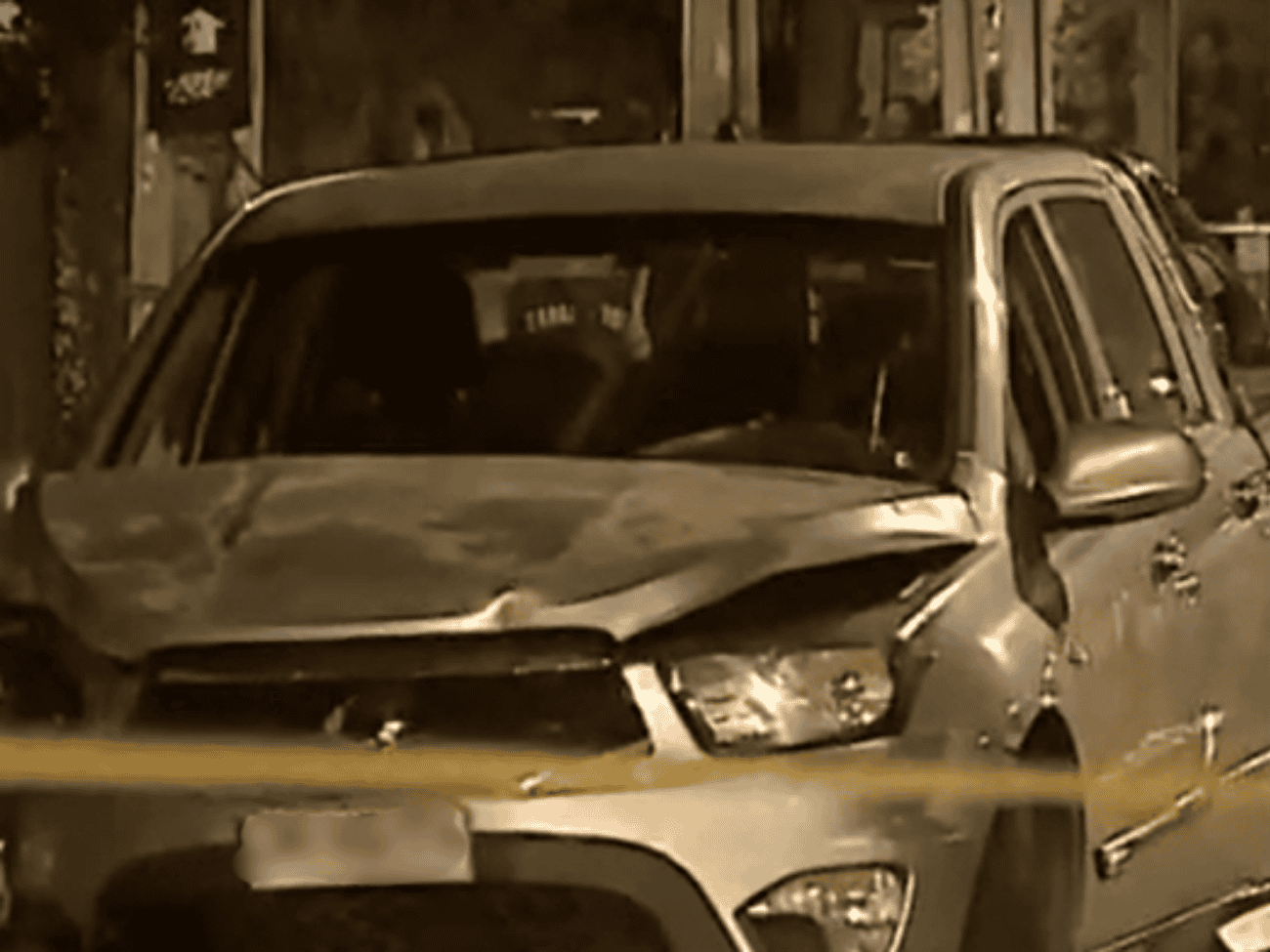 Hombre defiende a su esposa de una encerrona atropellando a delincuente: la banda logró llevarse uno de los vehículos de la familia 1 Hombre defiende a su esposa de una encerrona atropellando a delincuente: la banda logró llevarse uno de los vehículos de la familia