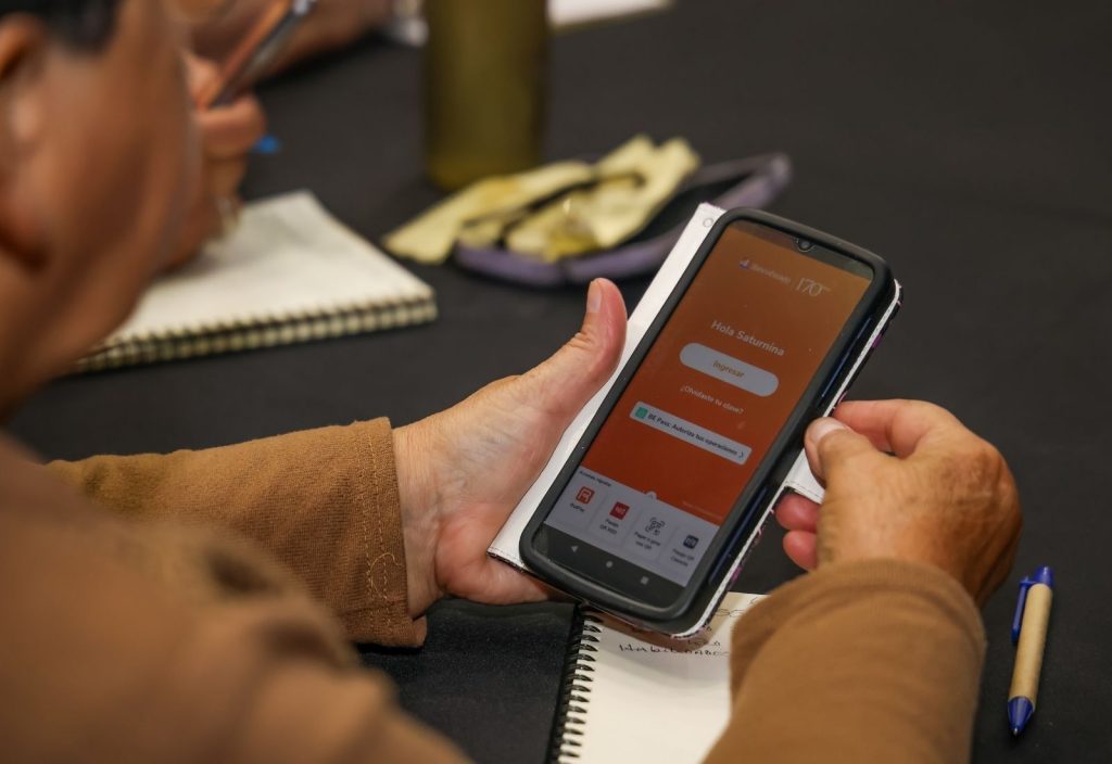 69 mujeres de Maipú se certifican en herramientas digitales y financieras gracias a programa de Entel 2 entel capacitacion mujeres