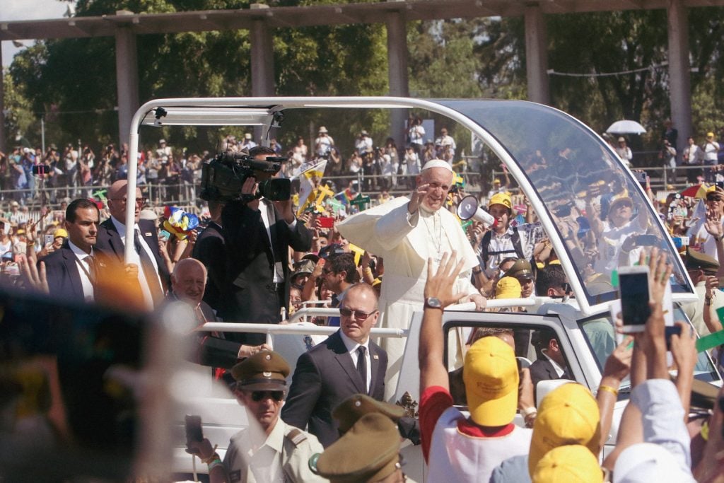 A 8 años del Papa Francisco en Maipú: Crónica de una tarde histórica 2 papamovil
