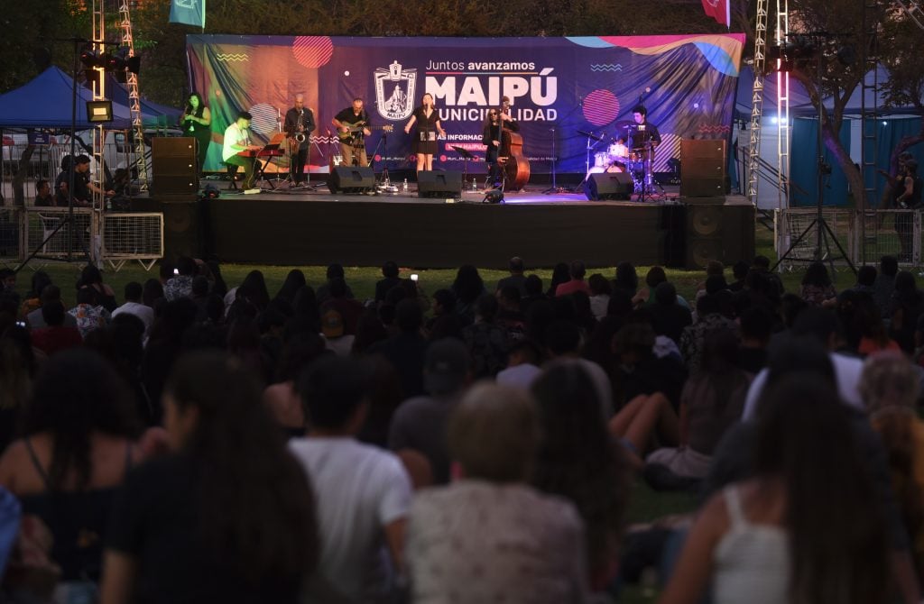Cine Bajo las Estrellas, Música en el Cerro y Festival Wellness: revisa las actividades de este fin de semana en Maipú 1 cine bajo las estrellas