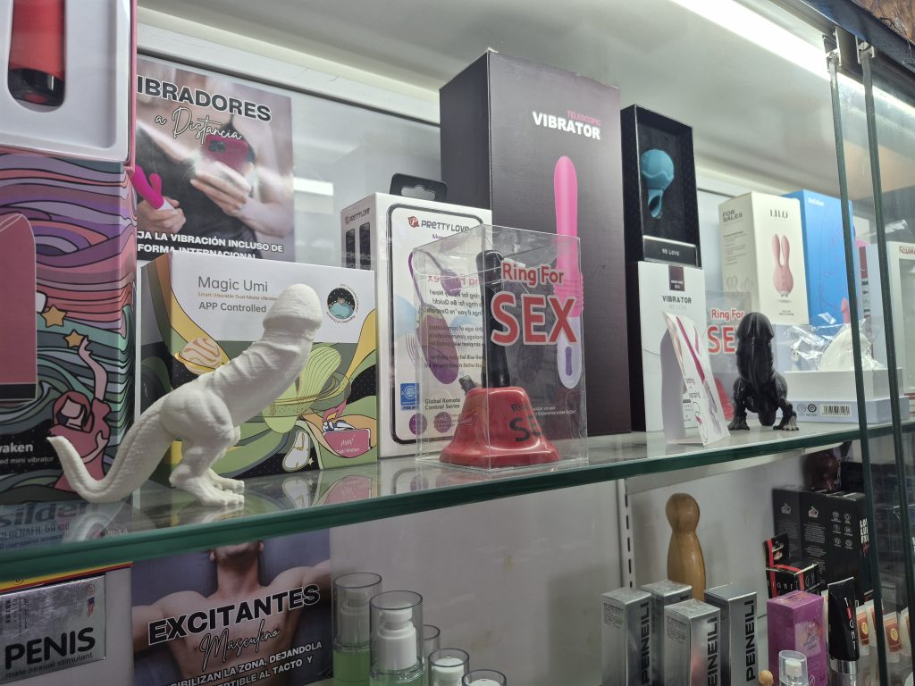 "Somos placer": el sex shop maipucino que desafía el pudor y educa detrás del mostrador 3 20260224 121310.jpg