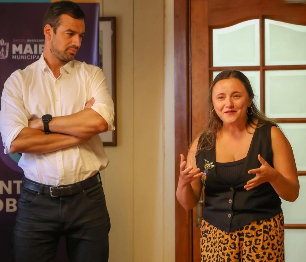 "Desde que se fue Bielsa no lloraba tanto": Tomás Vodanovic lamentó salida de funcionaria clave en Municipalidad de Maipú 2 Natalie González despidiéndose de su equipo del Centro de Gobierno de Maipú.