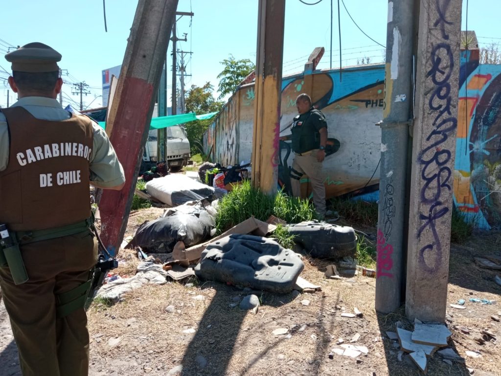 Carabineros y Municipalidad de Maipú retiran “rucos” en Parque Tres Poniente para recuperar espacios públicos 1 operativo rucos