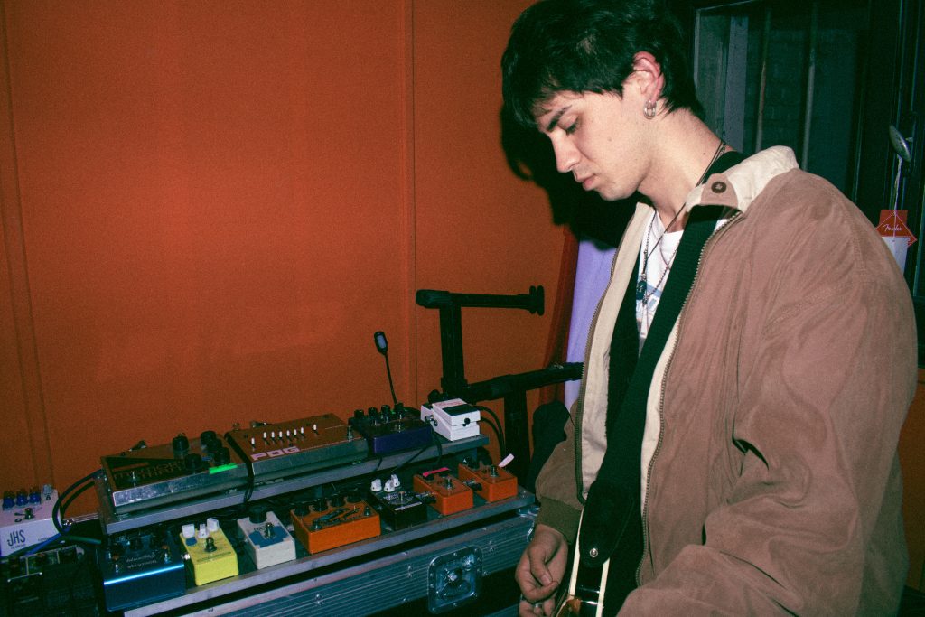 Javier Mudz, músico emergente de Maipú: “Desde la vereda que me enseñó el mundo escribo mis canciones” 2 Javier mundz 1