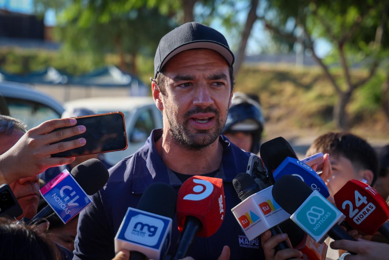 Alcalde Vodanovic tras ser insultado en desalojo de Santa Marta: "La patudez también tiene límites" 4 Alcalde Vodanovic tras ser insultado en desalojo de Santa Marta: «La patudez también tiene límites»