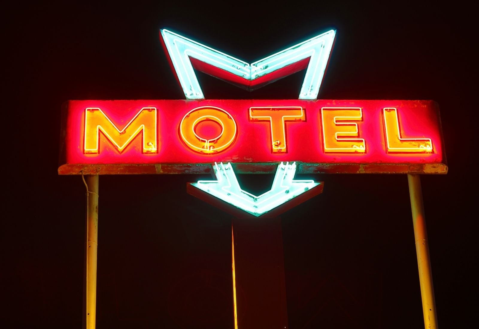 Jacuzzis, caños y sex shop a la habitación: Los moteles de Maipú y alrededores que planean encender este San Valentín
