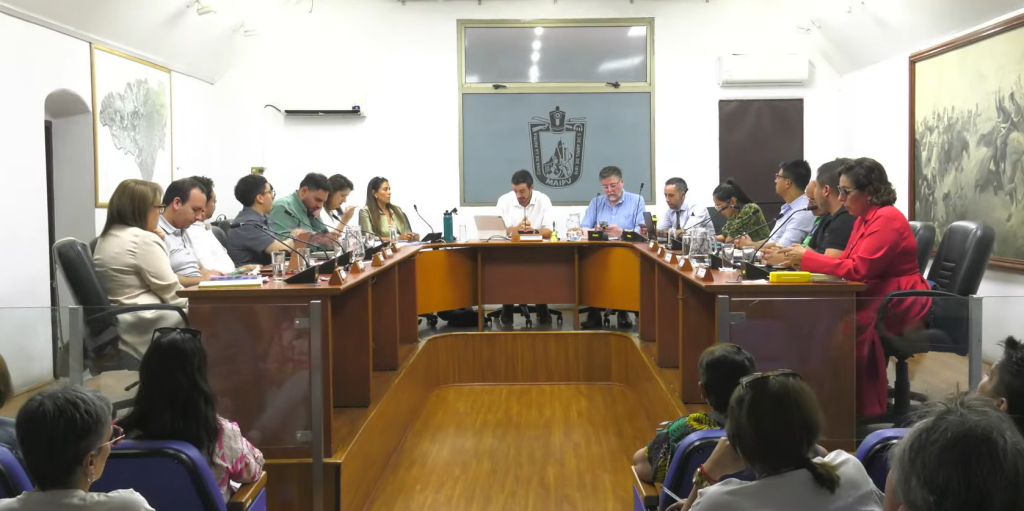 Concejales maipucinos se pronuncian contra el proyecto de ley de Conmutación de Penas: “No puede, por ley, un asesino, un violador o un pedófilo salir libre porque está viejito” 2 Concejo Municipal sobre Ley de Conmutación de Penas