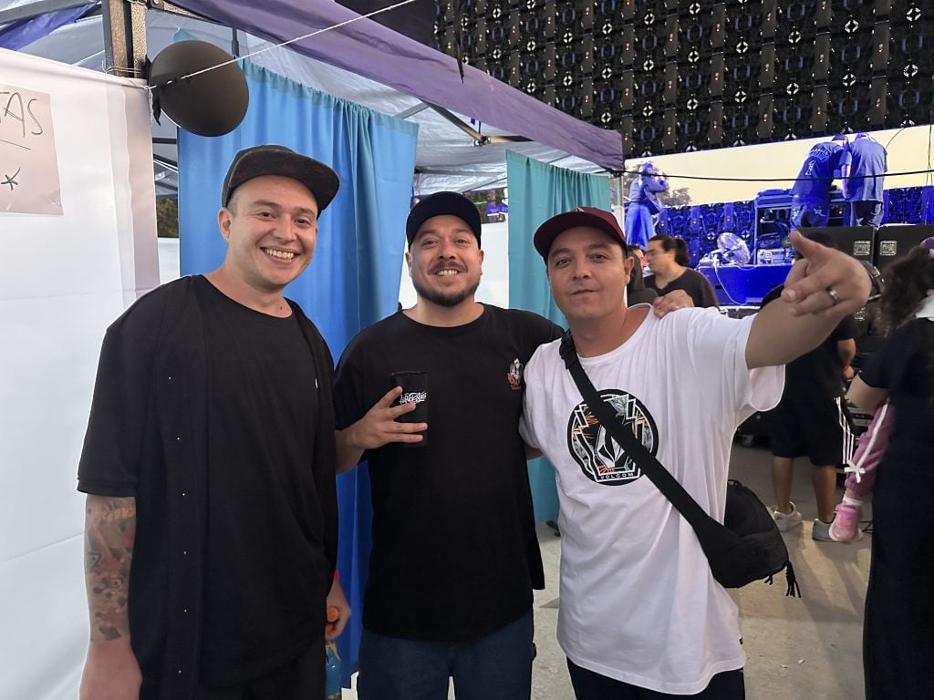 Liricistas en el backstage junto a La Voz de Maipú.