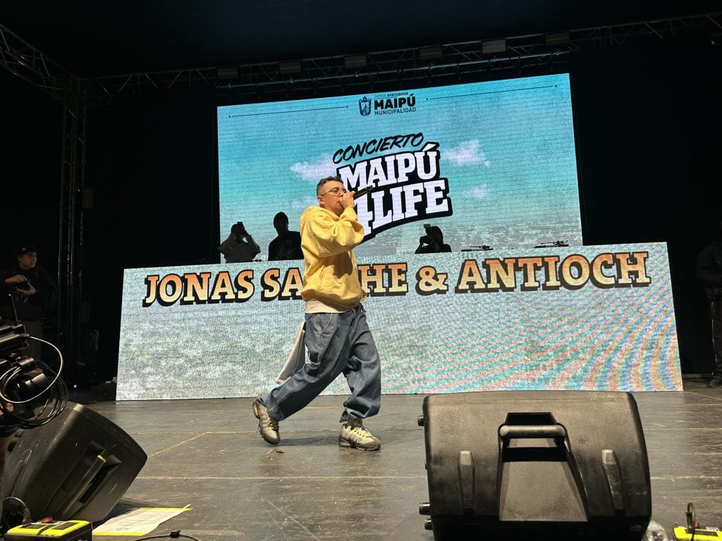 Jonas Sanche en la celebración de los 15 años de Liricistas. 