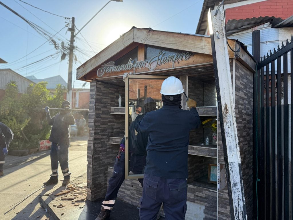 Demolición de un denominado narcomausoleo