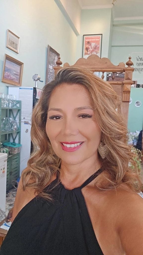Cuidar sin empobrecerse, caminar sin miedo y no retroceder en derechos: lo que exigen las mujeres de Maipú 4 Carolina Baeza, Fundadora Café del Ángel