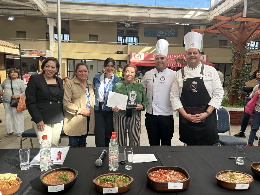 Lo que dejó el “Día de la Cocina Chilena” en el Mercado Municipal: el mejor pebre de Maipú, talleres y más de 300 asistentes 2 Mercado Municipal