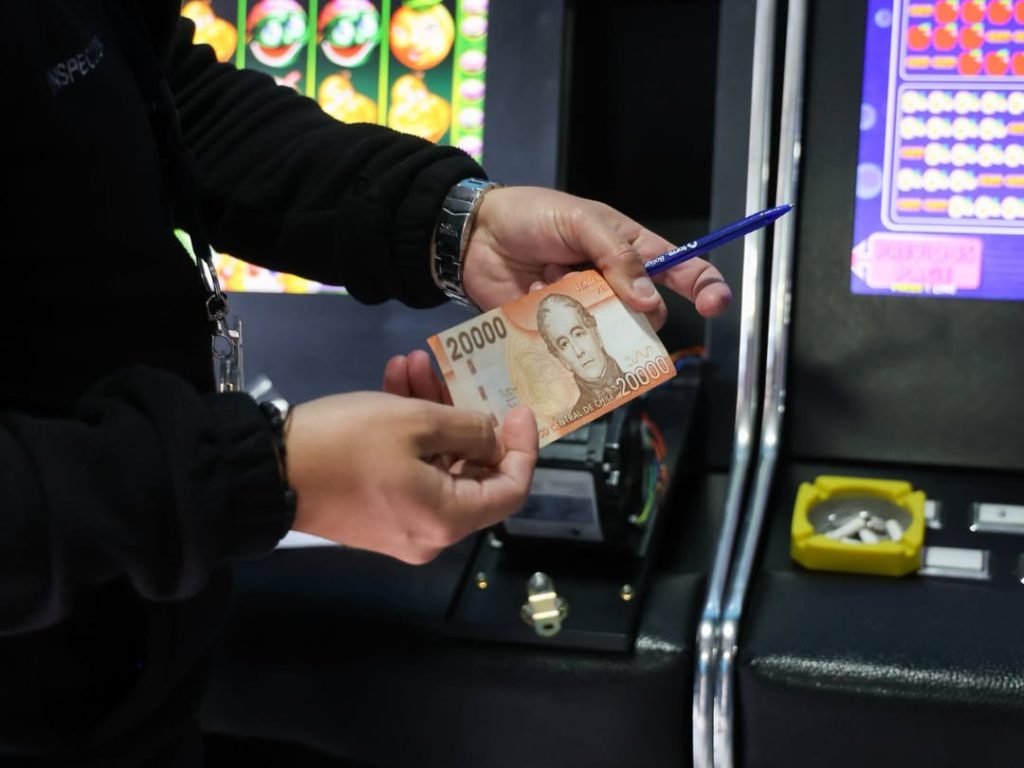 Cae casino ilegal en Maipú tras operativo: había un hombre viviendo al interior 5 IMG 20260416 WA0105.jpg