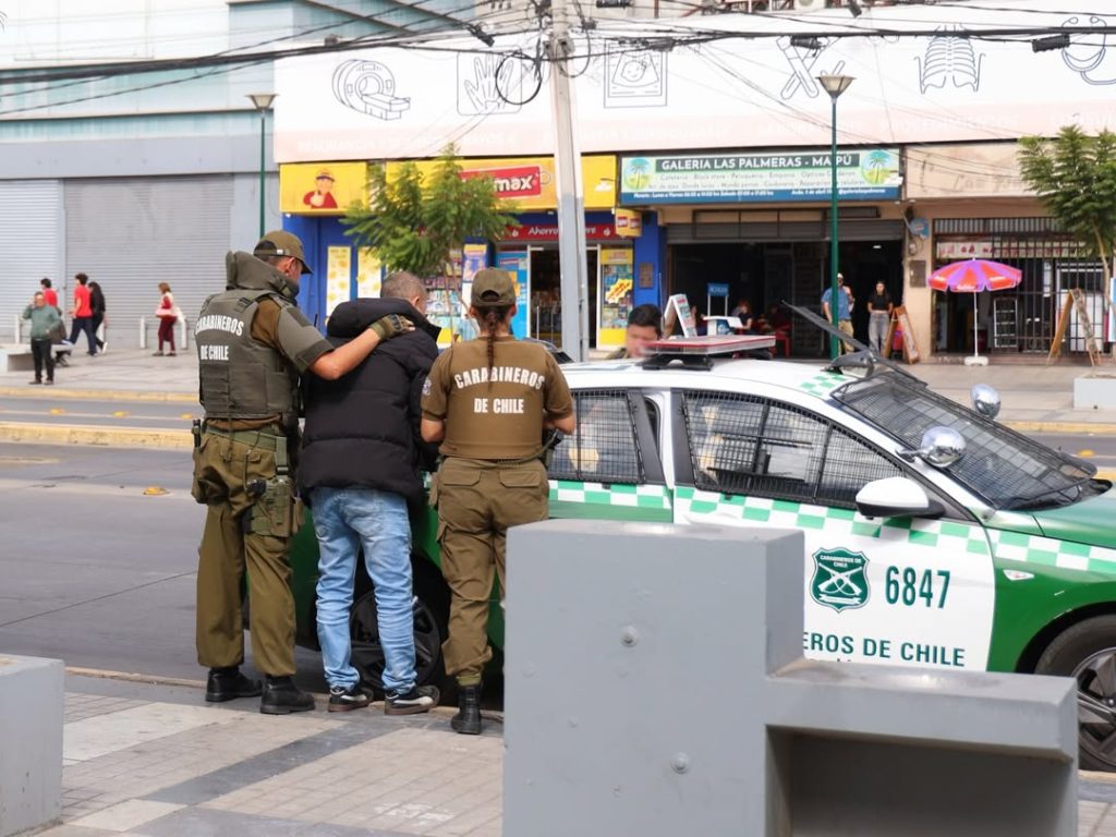 Cae casino ilegal en Maipú tras operativo: había un hombre viviendo al interior 3 Casino ilegal