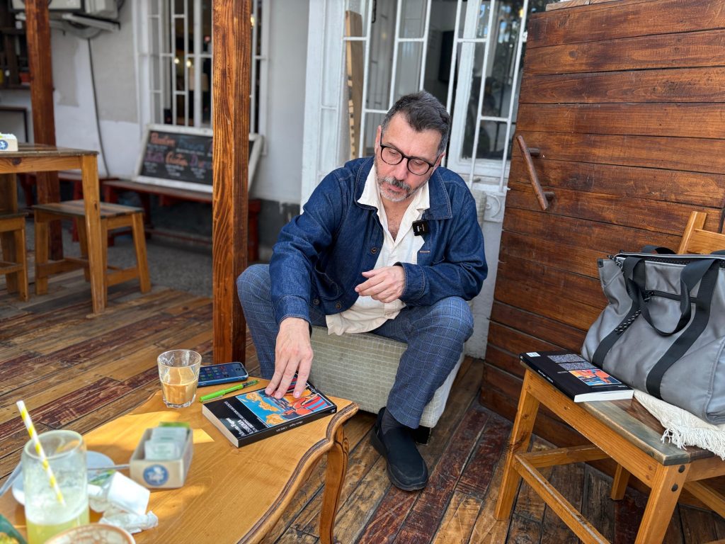 Alberto Guguet escribe ambientado en Maipú