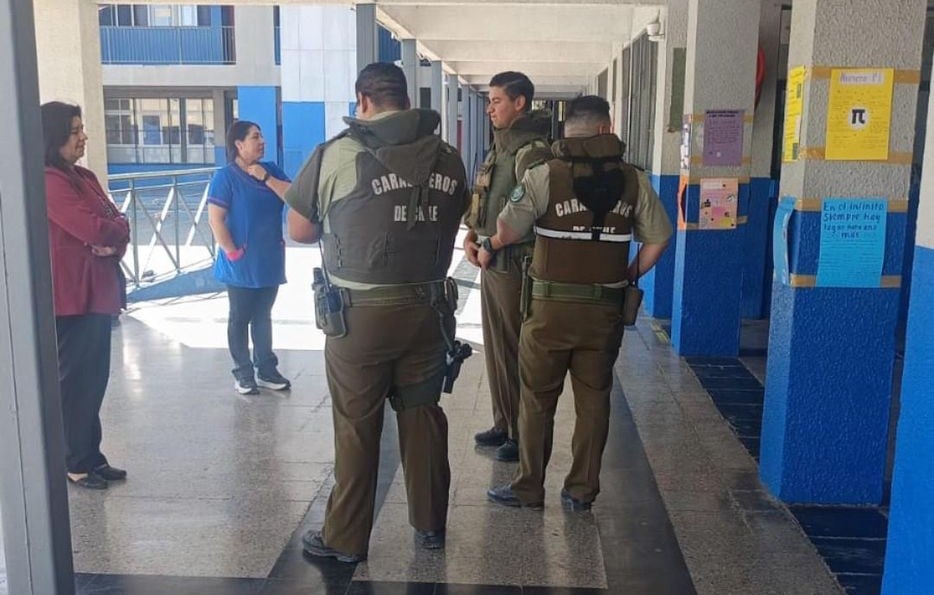 Carabineros en Colegio Los Alpes de Maipú