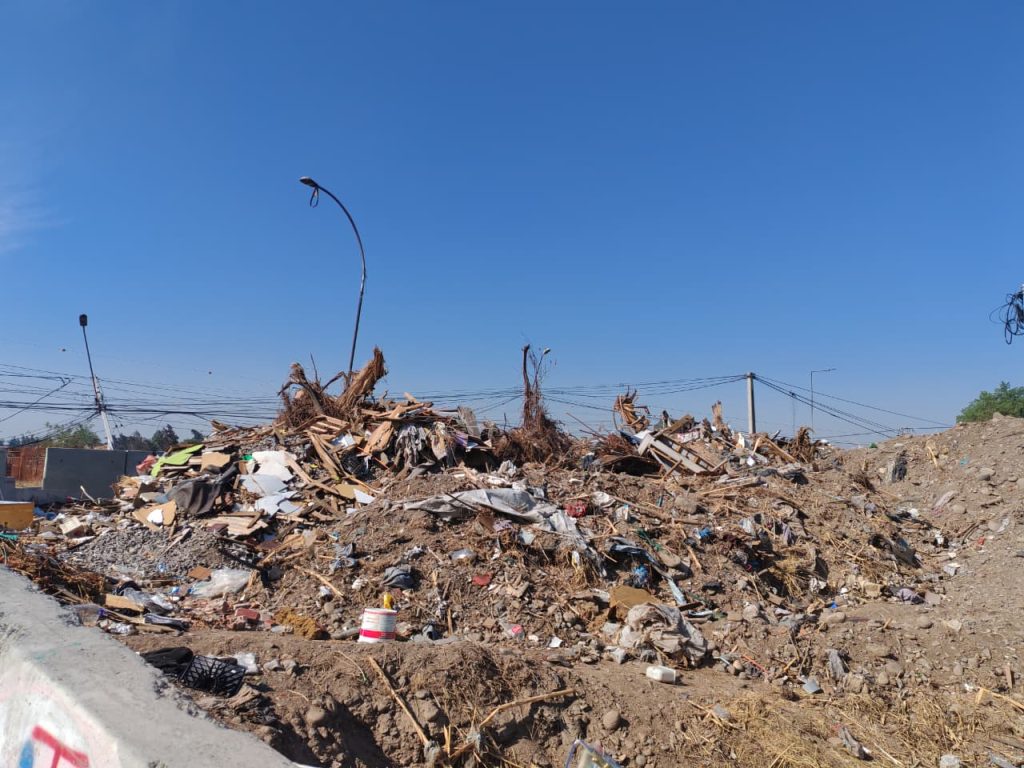 Basural en Del Ferrocarril