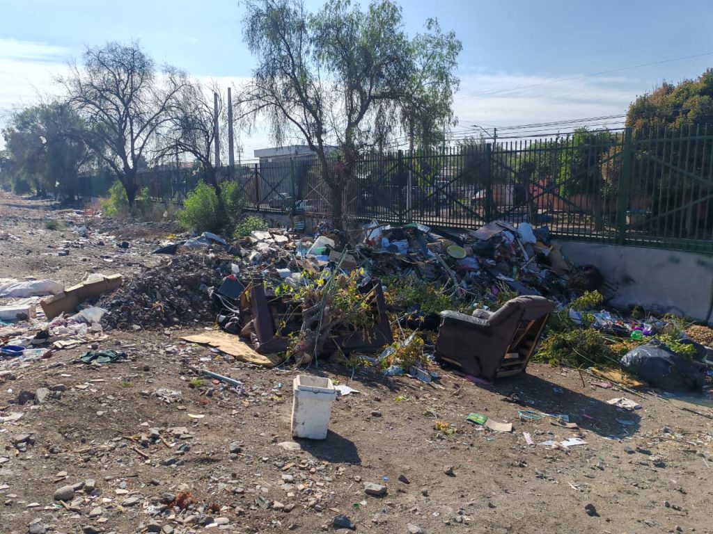Basural en Del Ferrocarril