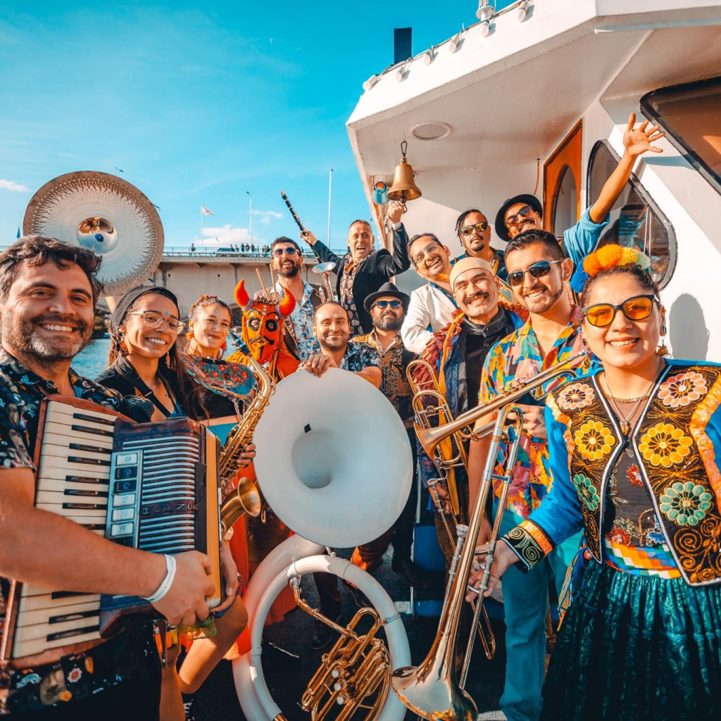Banda Conmoción en el "Cerro 15": Carnaval Anata Pujhay 2026 prende Maipú este domingo 1 Banda conmoción en Maipú