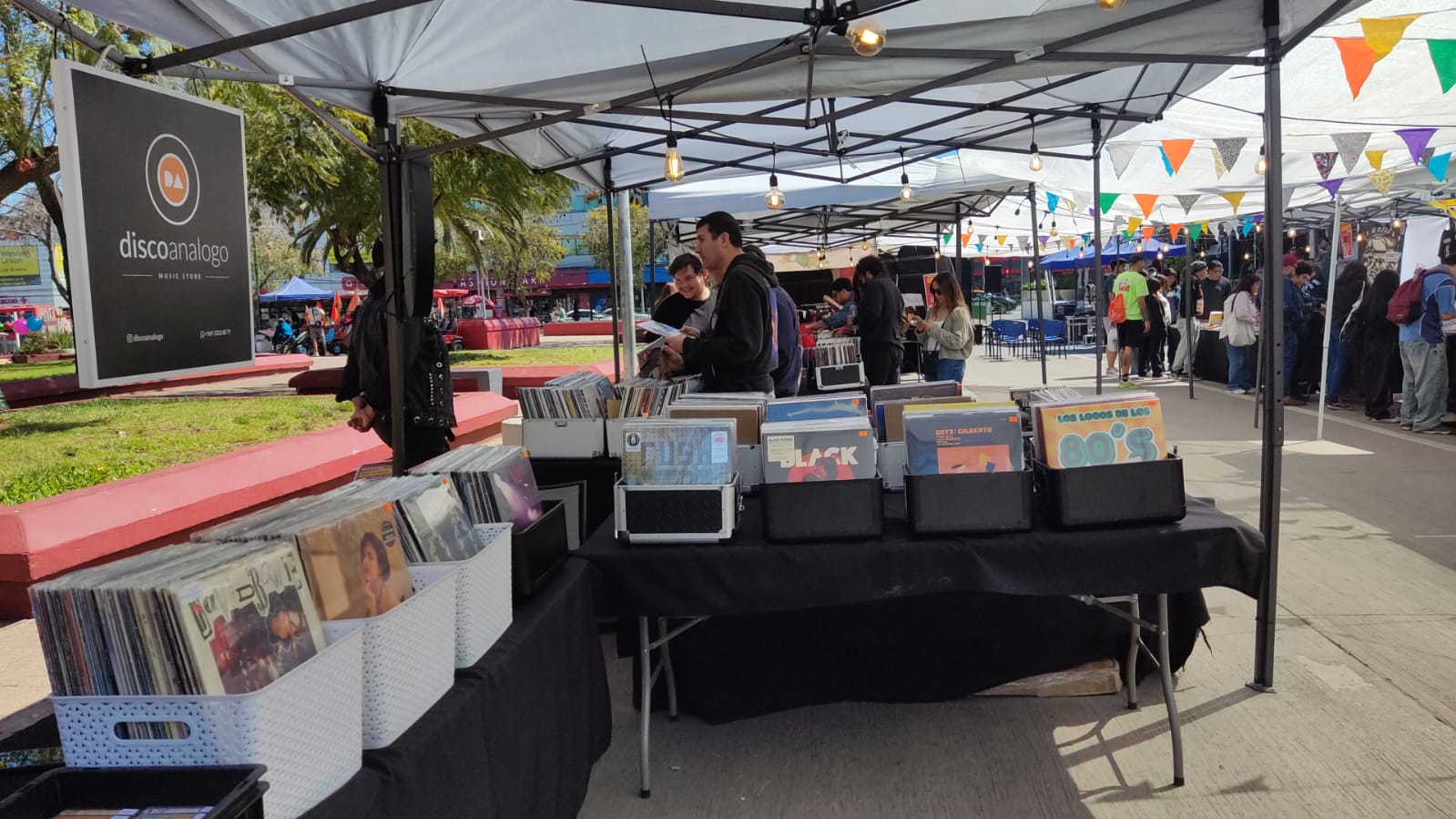 Panorama imperdible: Este sábado aterriza en Maipú la Feria de Vinilos 3 Panorama imperdible: Este sábado aterriza en Maipú la Feria de Vinilos