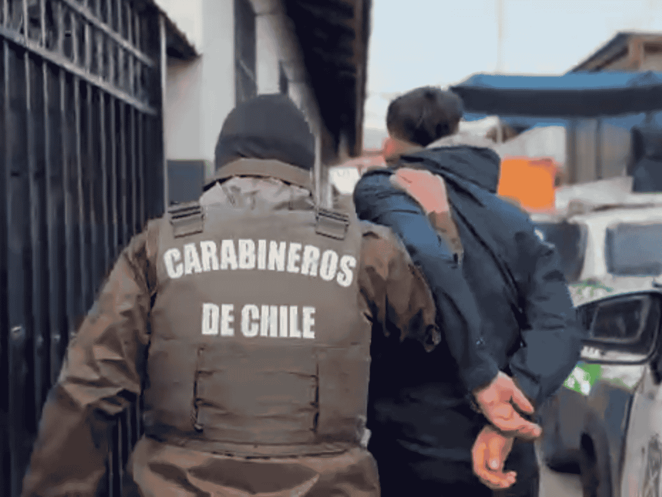 Carabineros detiene a dos personas por robo con intimidación en servicentro Copec de Pajaritos: recuperaron la totalidad de la mercadería 2 Carabineros detiene a dos personas por robo con intimidación en servicentro Copec de Pajaritos: recuperaron la totalidad de la mercadería