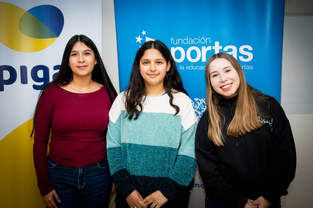 Abriendo Futuro en Maipú: 20 jóvenes se integran a programa que impulsa a mujeres en carreras de Ciencia, Tecnología, Ingeniería y Matemáticas 2 20 mujeres jóvenes de Maipú se integran a programa que impulsa a mujeres en carreras STEM