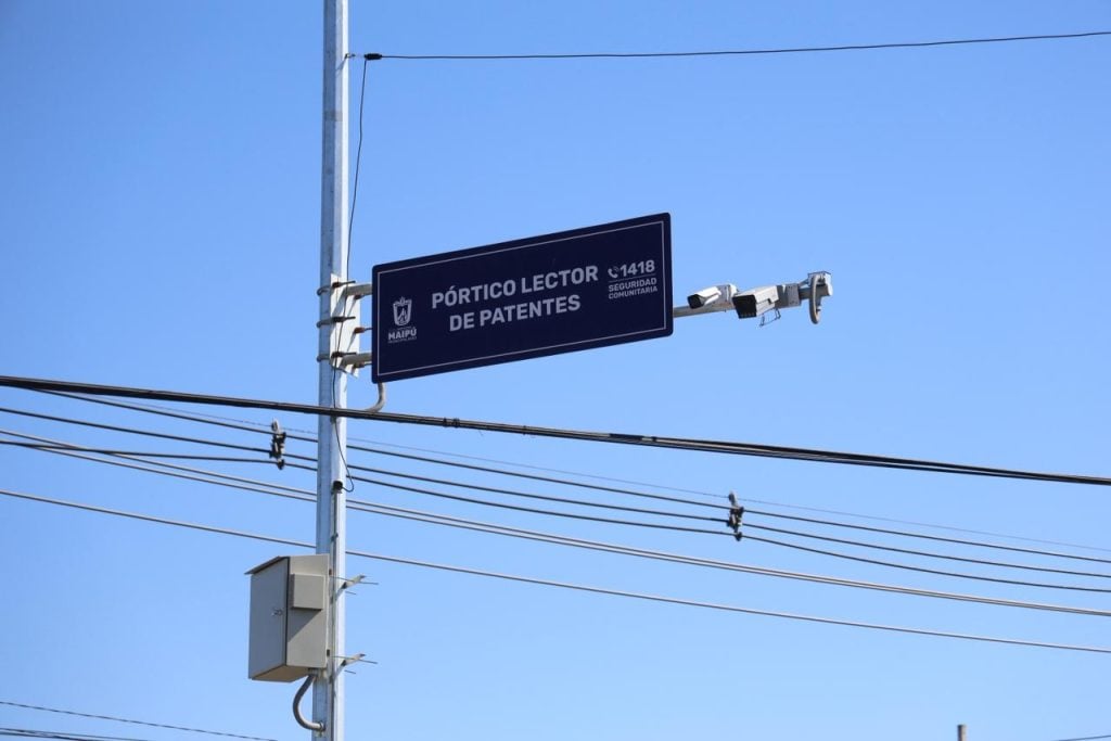 Más seguridad para Maipú: entra en funcionamiento red de pórticos lectores de patentes que detectan autos con encargos por robo 2 Cámaras de seguridad en Maipú