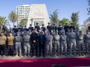 Maipú homenajeó las Glorias Navales con ofrenda floral y retreta en la Plaza de los Héroes