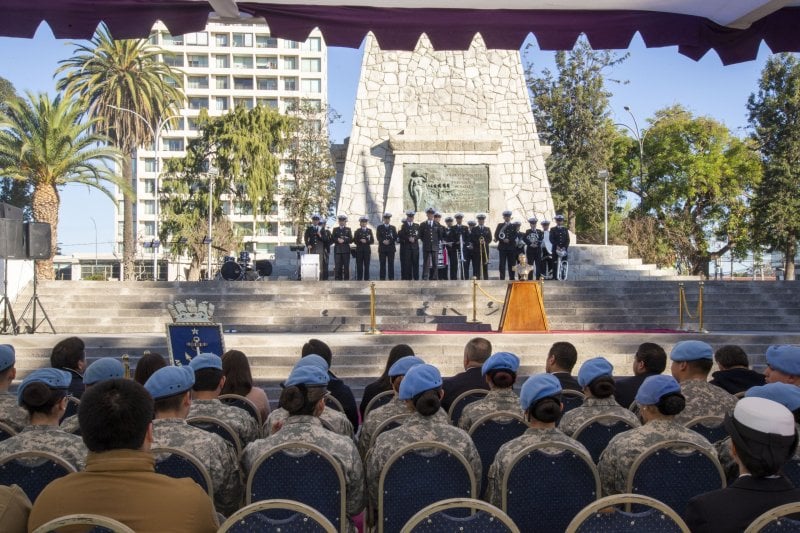 Maipú homenajeó las Glorias Navales con ofrenda floral y retreta en la Plaza de los Héroes